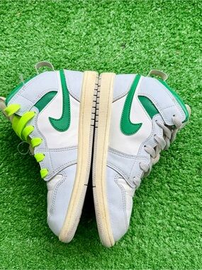 Nike Air Jordan 1 Mid White Lucky Green Sneakers US Kids 2Y